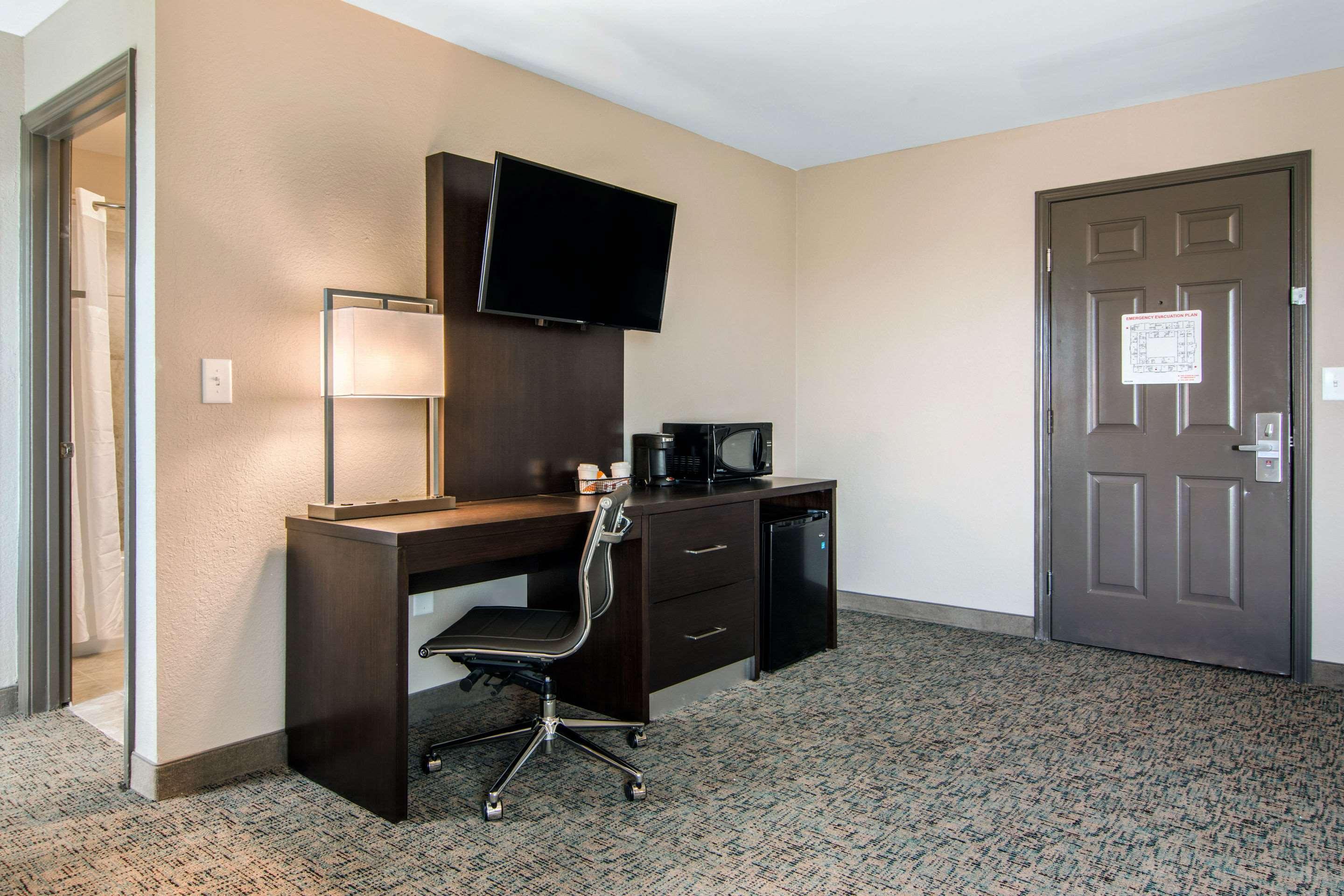 Clarion & Downtown 3*